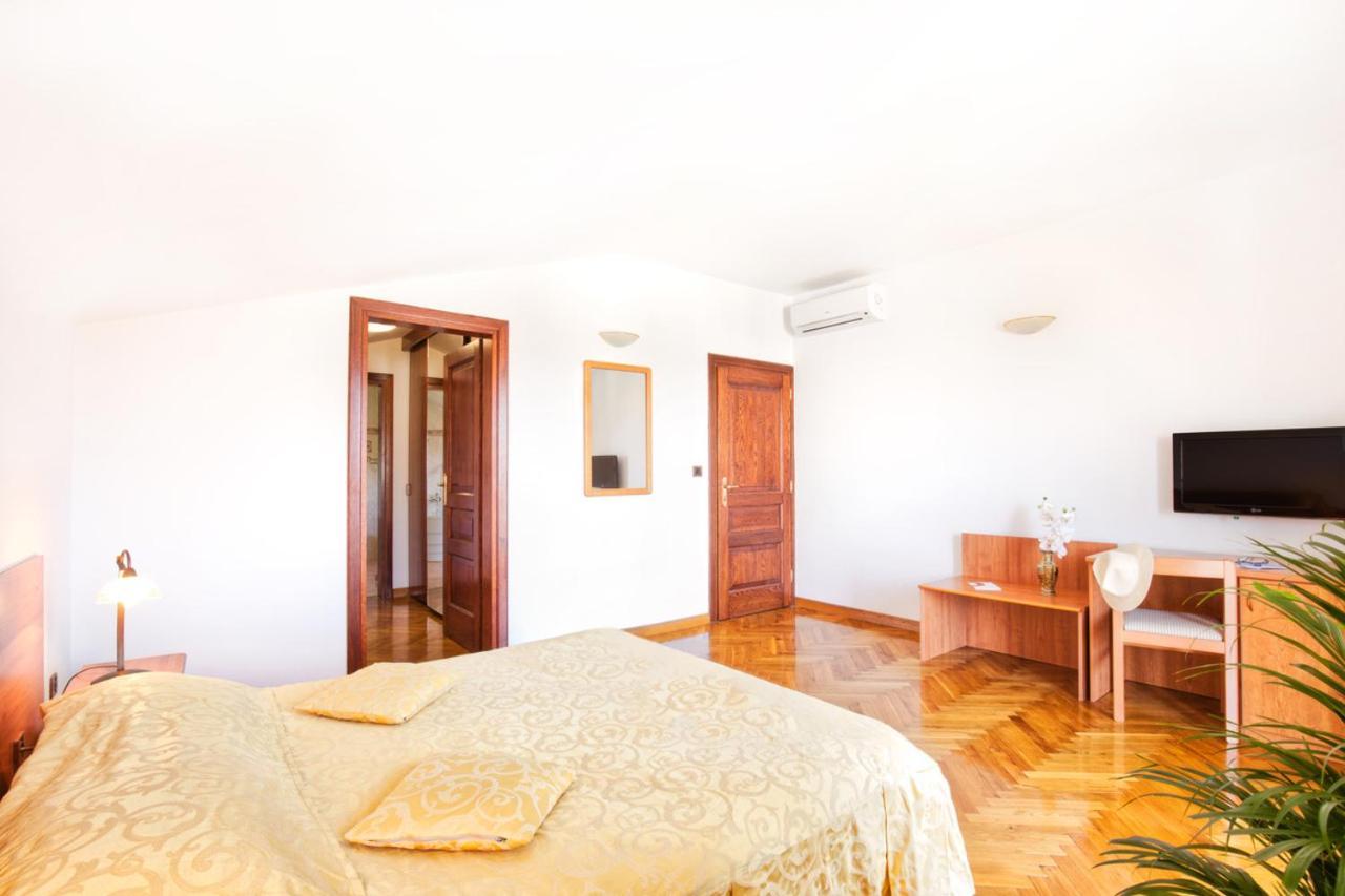 Villa Sveta Eufemija Bed End Breakfast I ロヴィニ エクステリア 写真